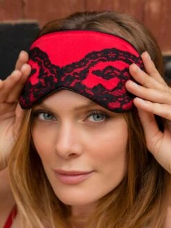 100% Seide Schlafmaske MARJOLIE No. 7 Mit Spitze Marjolaine -MAISON LEJABY Verkaufsgeschäft augenmaske seide marjolie rot schwarz 3mar0701 0504 marjolaine 2