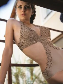 Makramee Bügel Badeanzug CHACHA Von Nicole Olivier -MAISON LEJABY Verkaufsgeschäft badeanzug makramee chacha taupe nicole olivier 7 1 1
