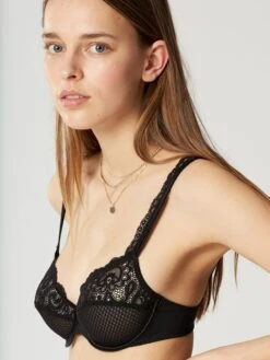Spitze Vollschalen-BH GABY Von Maison Lejaby 28 Spitze Vollschalen-BH GABY Von Maison Lejaby -MAISON LEJABY Verkaufsgeschäft bh schwarz 13833 gaby maison lejaby 1 1