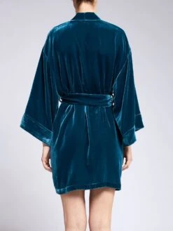 Seide-Viscose Samt Kimono DANY Von Vivis 20 Seide-Viscose Samt Kimono DANY Von Vivis -MAISON LEJABY Verkaufsgeschäft kimono kurz v00038 dany blau vivis 6 2