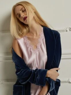 Seide-Viscose Samt Morgenmantel Lang DANIELA Elegant Von Vivis -MAISON LEJABY Verkaufsgeschäft kimono seidensamt daniela dunkelblau vivis 2 1 1 1