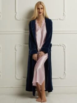 Seide-Viscose Samt Morgenmantel Lang DANIELA Von Vivis -MAISON LEJABY Verkaufsgeschäft kimono seidensamt daniela dunkelblau vivis 1