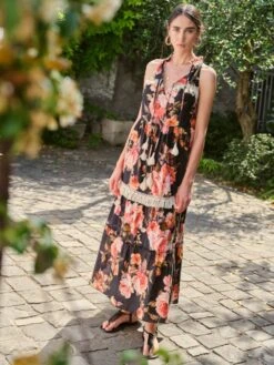 Sommerkleid Lang FLOR No. 2 Apricot Schwarz Von Fiori Di Chiara 5 Sommerkleid Lang FLOR No. 2 Apricot Schwarz Von Fiori Di Chiara -MAISON LEJABY Verkaufsgeschäft kleid schwarz fc248 fiori di chiara 1