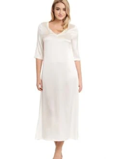 Seide Langarm Nachtkleid SEDUZIONE DI SETA Uni Von Gattina 11 Seide Langarm Nachtkleid SEDUZIONE DI SETA Uni Von Gattina -MAISON LEJABY Verkaufsgeschäft langarm nachtkleid satin seide natur weiss 381437 seduzione di seta gattina 1 2