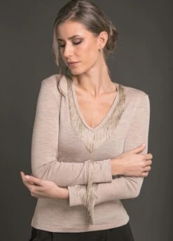 Merinowolle Seide LANGARM V-SHIRT Mit Fransen Von Artimaglia 5 Merinowolle Seide LANGARM V-SHIRT Mit Fransen Von Artimaglia -MAISON LEJABY Verkaufsgeschäft langarm shirt wolle seide fransen 75804 avena artimaglia 1