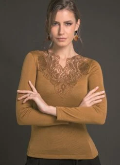 Merinowolle Seide LANGARM SHIRT Mit Makramee Spitze Von Artimaglia -MAISON LEJABY Verkaufsgeschäft langarmshirt wolle seide vintage spitze 75504 cognac artimaglia 1