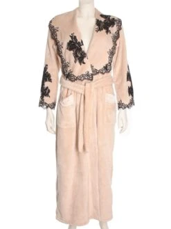 Warmer Hausmantel FREDA Lang Mit Spitze Marjolaine -MAISON LEJABY Verkaufsgeschäft marjolaine hausmantel freda fre2202 sand