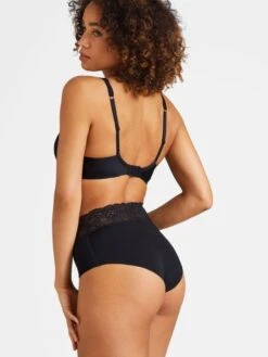 Bügel BH SWEETESSENCE IK Microfaser Mit Spitze Von Aubade 21 Bügel BH SWEETESSENCE IK Microfaser Mit Spitze Von Aubade -MAISON LEJABY Verkaufsgeschäft microfaser dessous ikc13 noir 4 sweetessence aubade 1 1