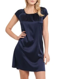 Seide Kurzarm Nachtkleid SEDUZIONE DI SETA Uni Von Gattina 23 Seide Kurzarm Nachtkleid SEDUZIONE DI SETA Uni Von Gattina -MAISON LEJABY Verkaufsgeschäft nachtkleid seide navy dunkelblau 381423 seduzione di seta gattina 8