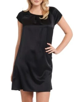Seide Kurzarm Nachtkleid SEDUZIONE DI SETA Uni Von Gattina 30 Seide Kurzarm Nachtkleid SEDUZIONE DI SETA Uni Von Gattina -MAISON LEJABY Verkaufsgeschäft nachtkleid seide schwarz 381423 seduzione di seta gattina 8