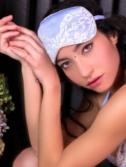 100% Seide Schlafmaske MARJOLIE No. 7 Mit Spitze Marjolaine -MAISON LEJABY Verkaufsgeschäft schlafbrille seide lavendel marjolie 3mar0701 marjolaine 2 1