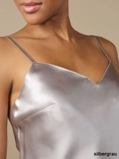 100% Seide Unterkleid SOIE ODA Kurz Von Marjolaine 25 100% Seide Unterkleid SOIE ODA Kurz Von Marjolaine -MAISON LEJABY Verkaufsgeschäft seide silber oda odon odana soie unie marjolaine 2 3 1