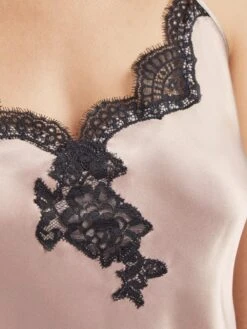 100% Seide Top TOI MON AMOUR Satin Von Aubade 37 100% Seide Top TOI MON AMOUR Satin Von Aubade -MAISON LEJABY Verkaufsgeschäft seide top qs38 sonate altrosa schwarz 5 toi moi amour aubade 4 1 1 1 1