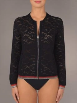 Jacke INAYA 80 Schwarz Aus Spitze Von Suggest 13 Jacke INAYA 80 Schwarz Aus Spitze Von Suggest -MAISON LEJABY Verkaufsgeschäft spitze jacke inaya schwarz pain de sucre suggest 4