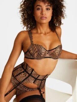 String SENSORY ILLUSION Von Aubade X Iris Van Herpen -MAISON LEJABY Verkaufsgeschäft string rcf14 rc26 rc52 golden leaves sensory illusion aubade iris van herpen 2