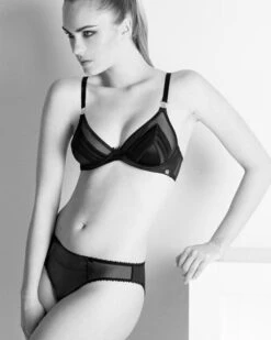 Seidenstring CLANDESTINE Von Millesia -MAISON LEJABY Verkaufsgeschäft triangel bh m6432 string m6488 cladestine millesia schwarz set 1 1 1 1