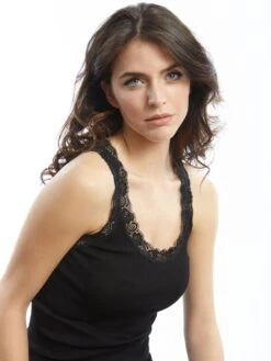 Merinowolle-Seide Unterhemd Gerippt Mit Calais Spitze Von Oscalito -MAISON LEJABY Verkaufsgeschäft unterhemd camisole leavers spitze basic schwarz 3410 oscalito 4