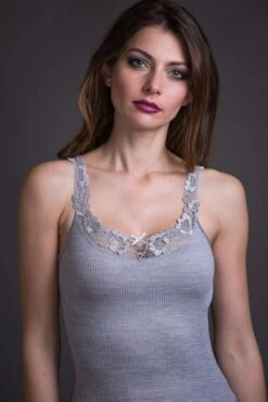 Merinowolle-Seide TRÄGER-TOP Mit Spitze Von Artimaglia -MAISON LEJABY Verkaufsgeschäft wolle seide shirt 67601 grau artimaglia 2